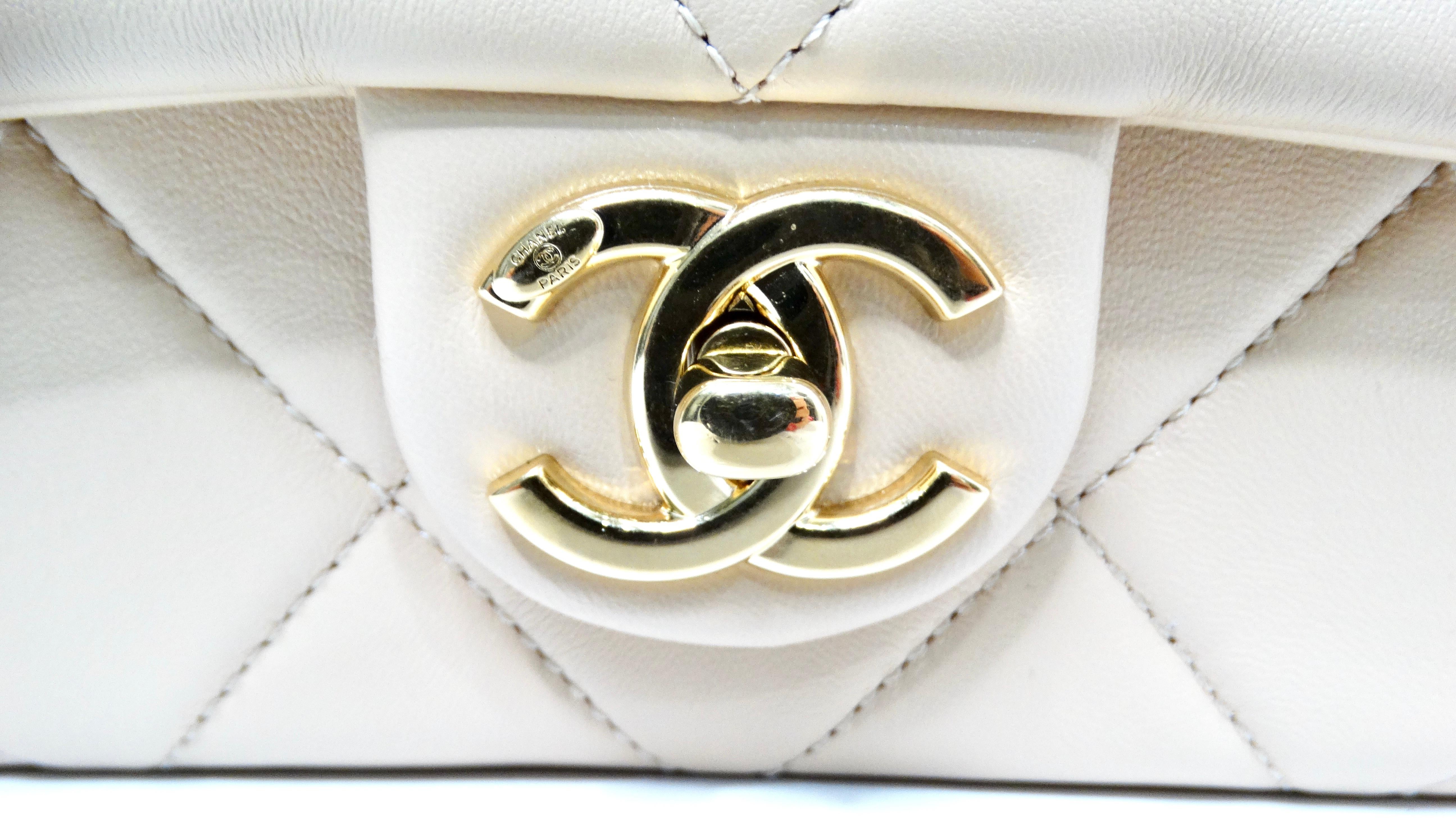 Chanel Beige Gestepptes Lammfell Interlocking CC Kette Klappe Tasche 2024 im Angebot 1