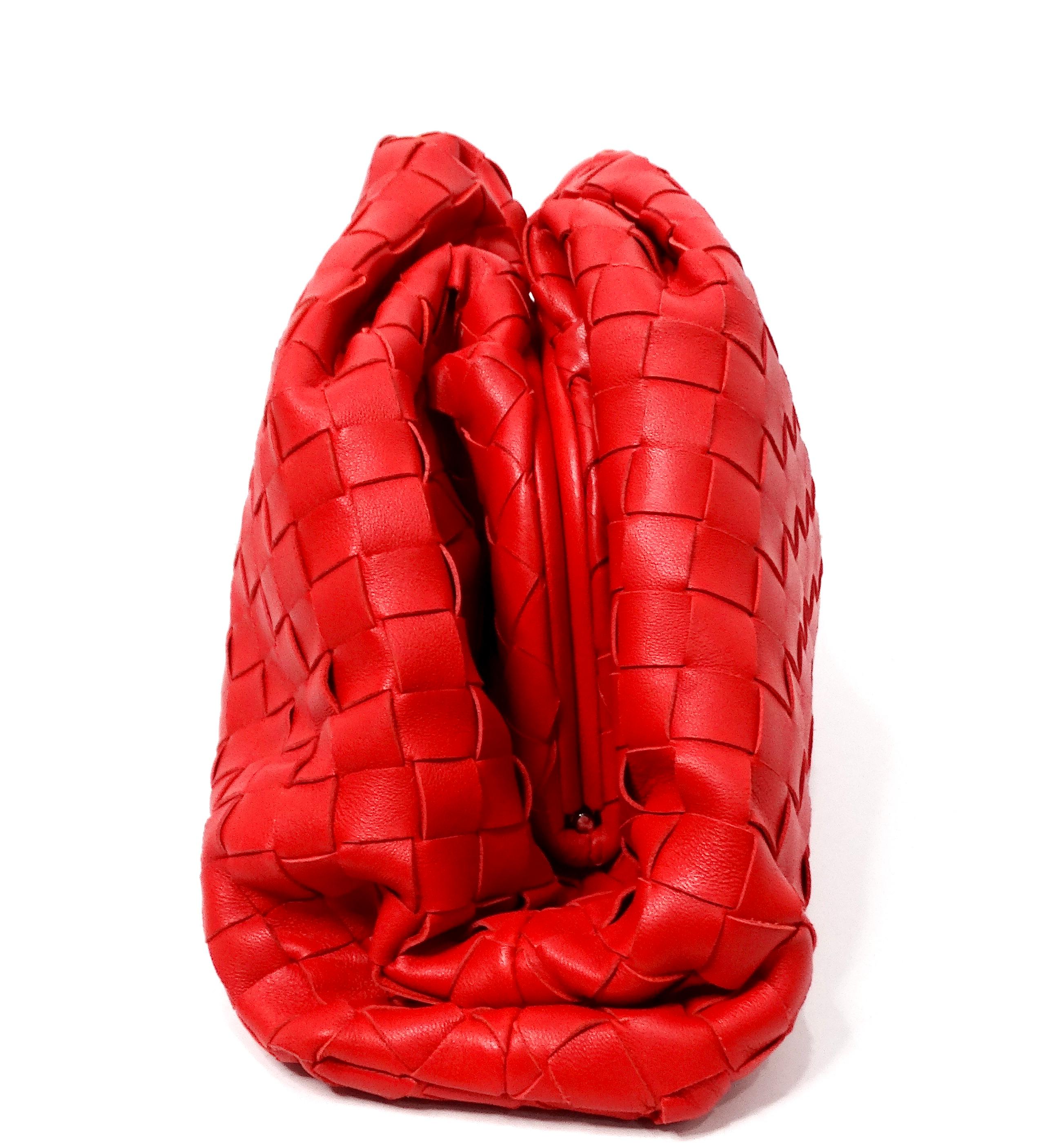 da uomo o donna Bottega Veneta Maxi Intrecciato in Nappa Rossa La Pochette in vendita