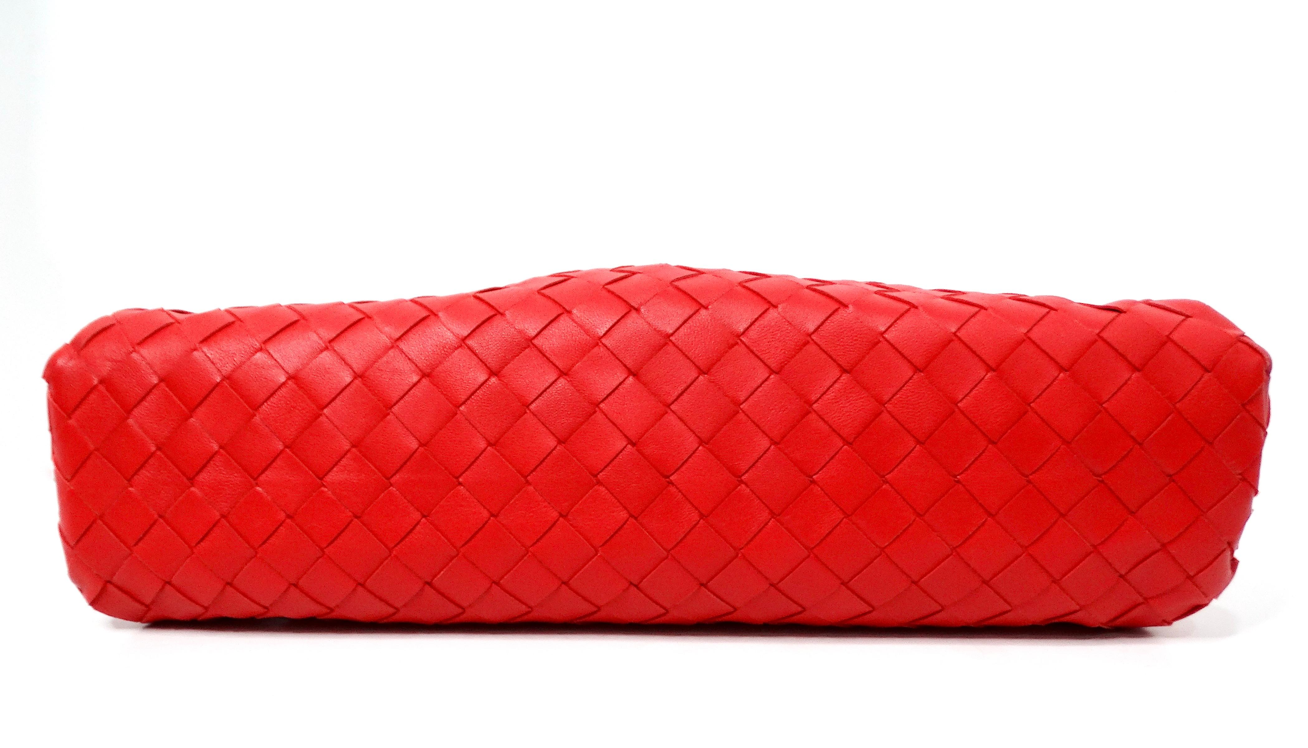Bottega Veneta Maxi Intrecciato in Nappa Rossa La Pochette in vendita 1