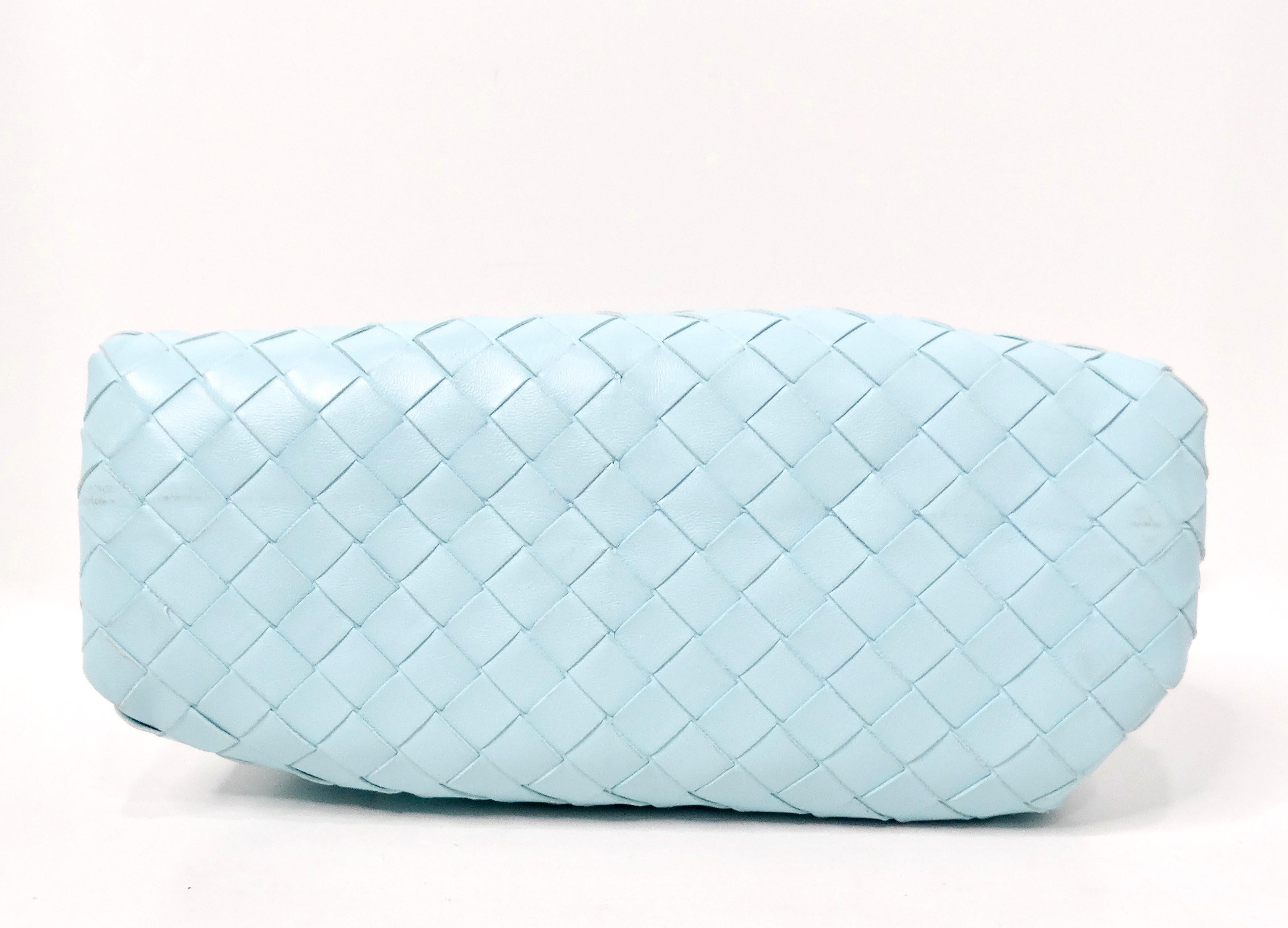 Bottega Veneta - Pochette pour adolescent en cuir Intrecciato bleu pâle en vente 2