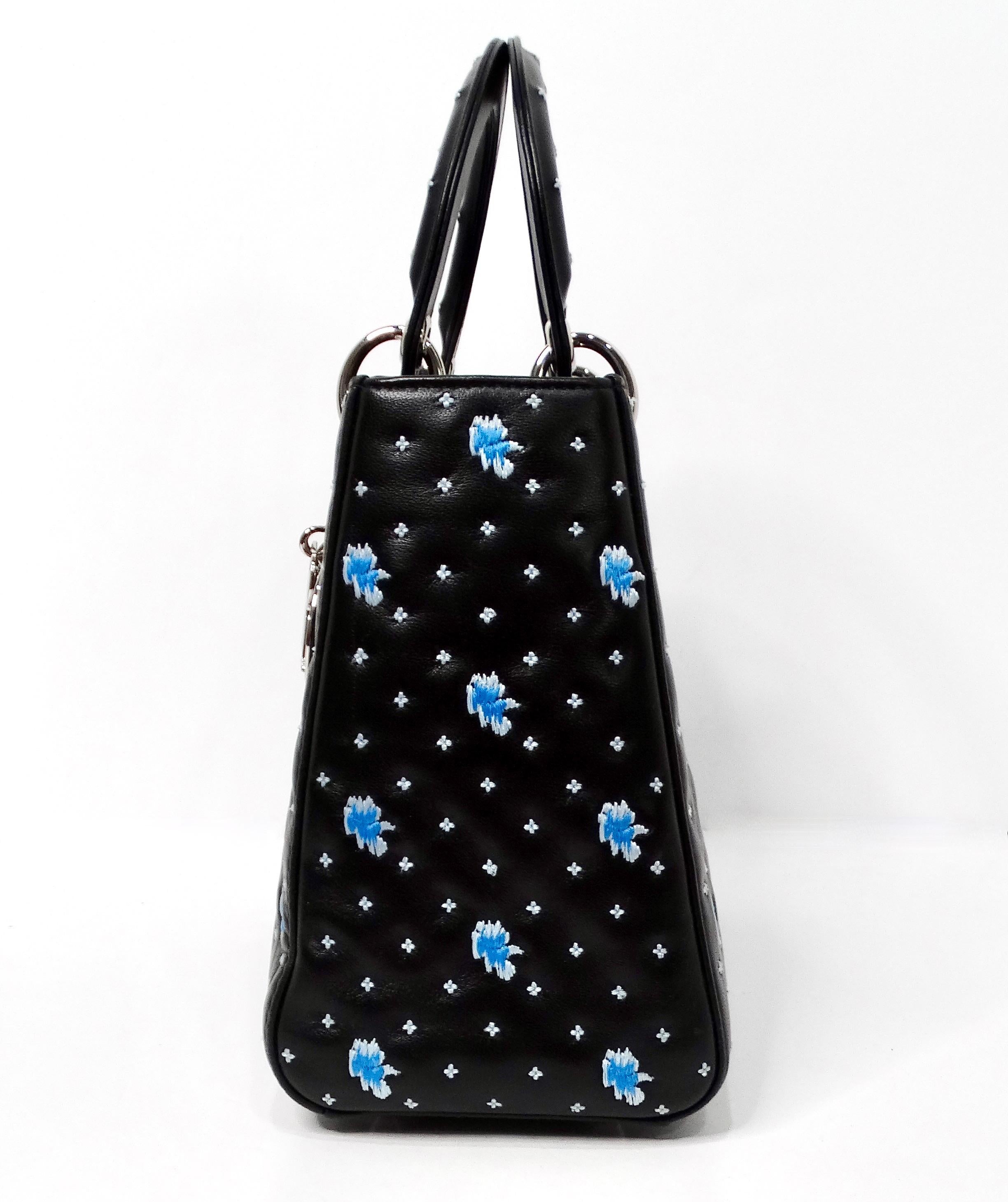 Christian Dior Sac à main Lady Dior en cuir de veau noir brodé de fleurs circa 2015. en vente 3