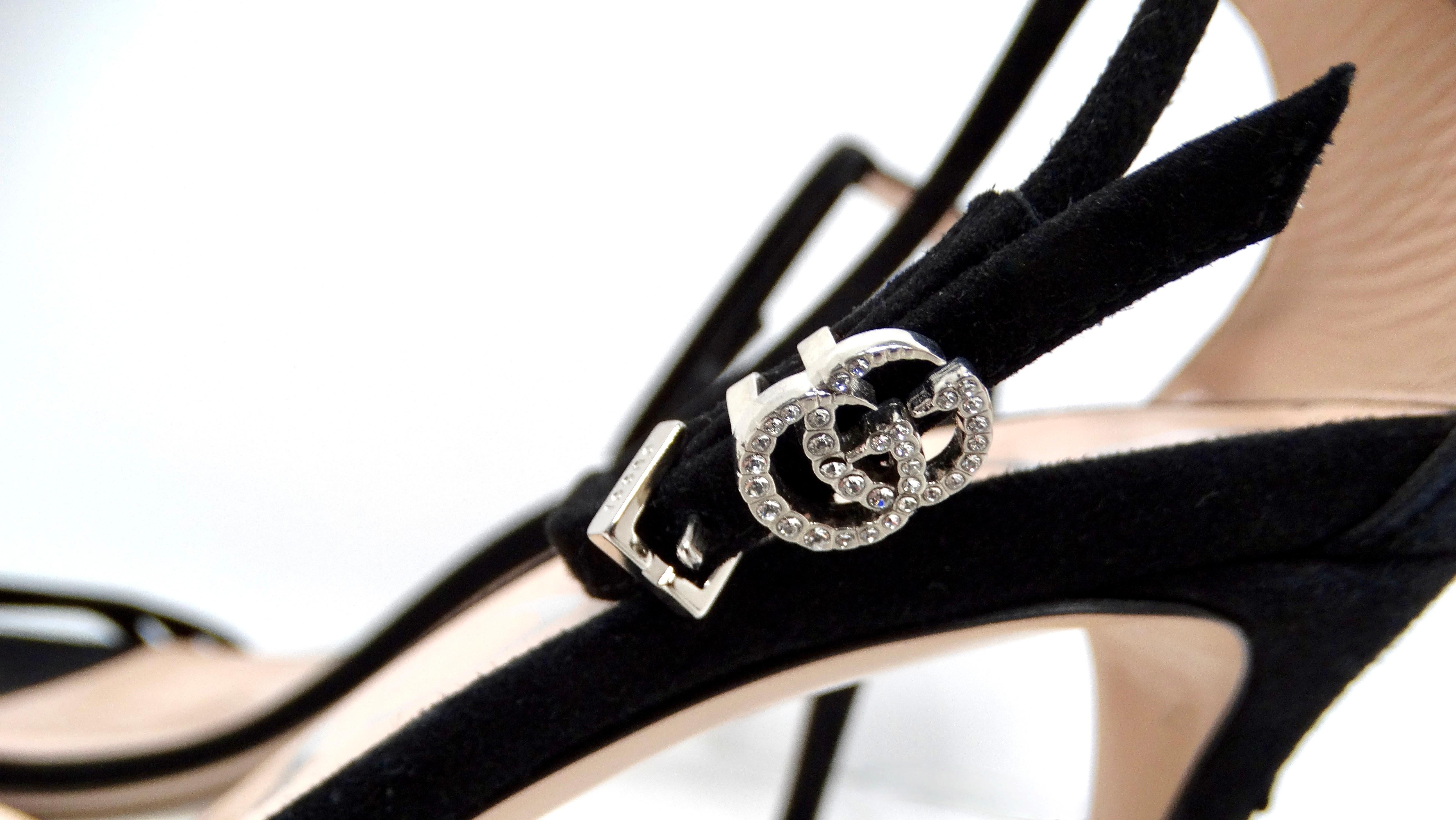 Beige Gucci - Sandales à talons hauts en daim noir avec cristaux GG en vente