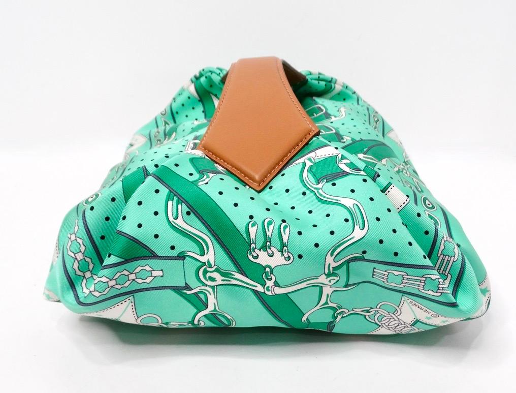Hermes Balusoie Grüner Druck Seidenschal & Lederhandtasche um 2023 Damen im Angebot