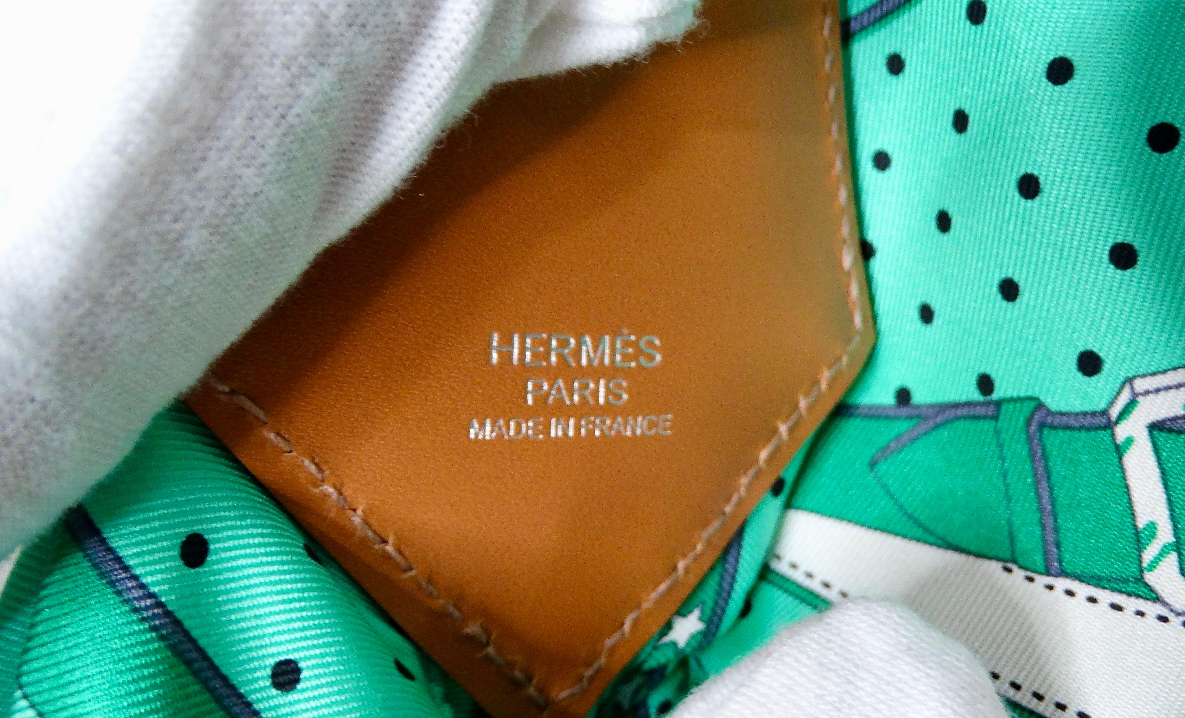 Hermes Balusoie Grüner Druck Seidenschal & Lederhandtasche um 2023 im Angebot 5