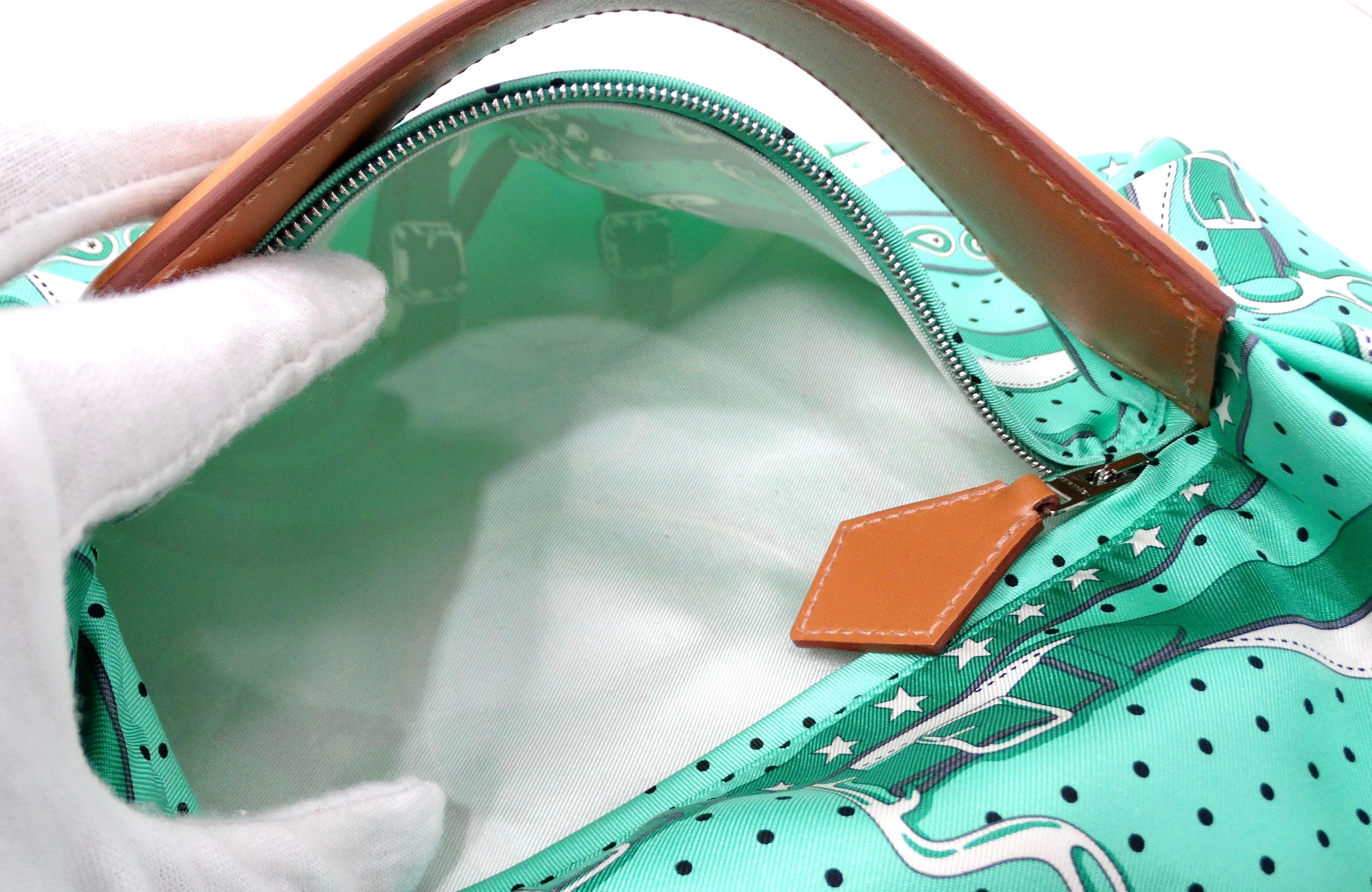 Hermes Balusoie Grüner Druck Seidenschal & Lederhandtasche um 2023 im Angebot 4