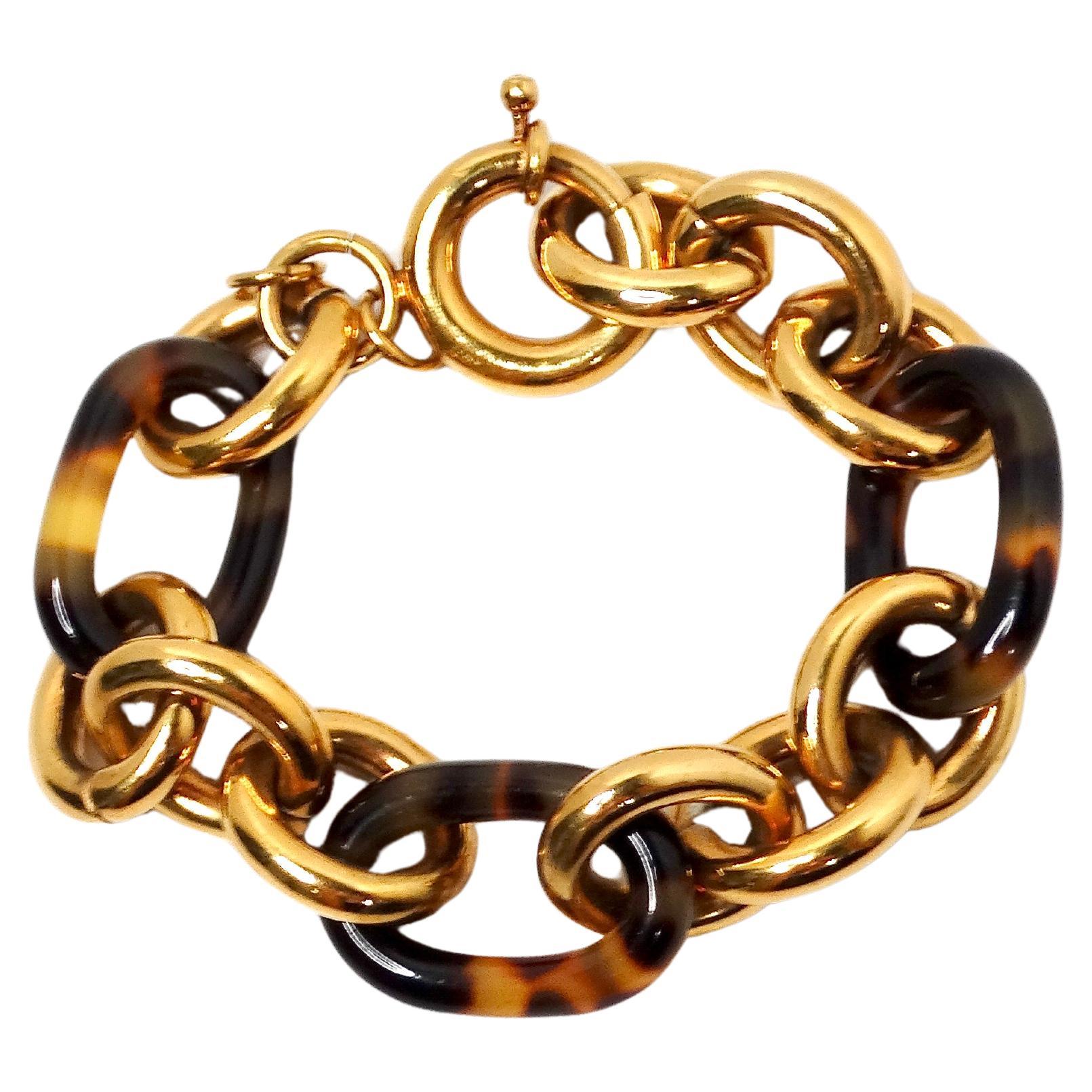 The Fendi Inspired 18k Gold Plated & Tortoise-Style Chain Link Bracelet is a stunning accessory that combines bold design with luxurious craftsmanship. Featuring larger links that create a statement look, this bracelet exudes modern elegance and