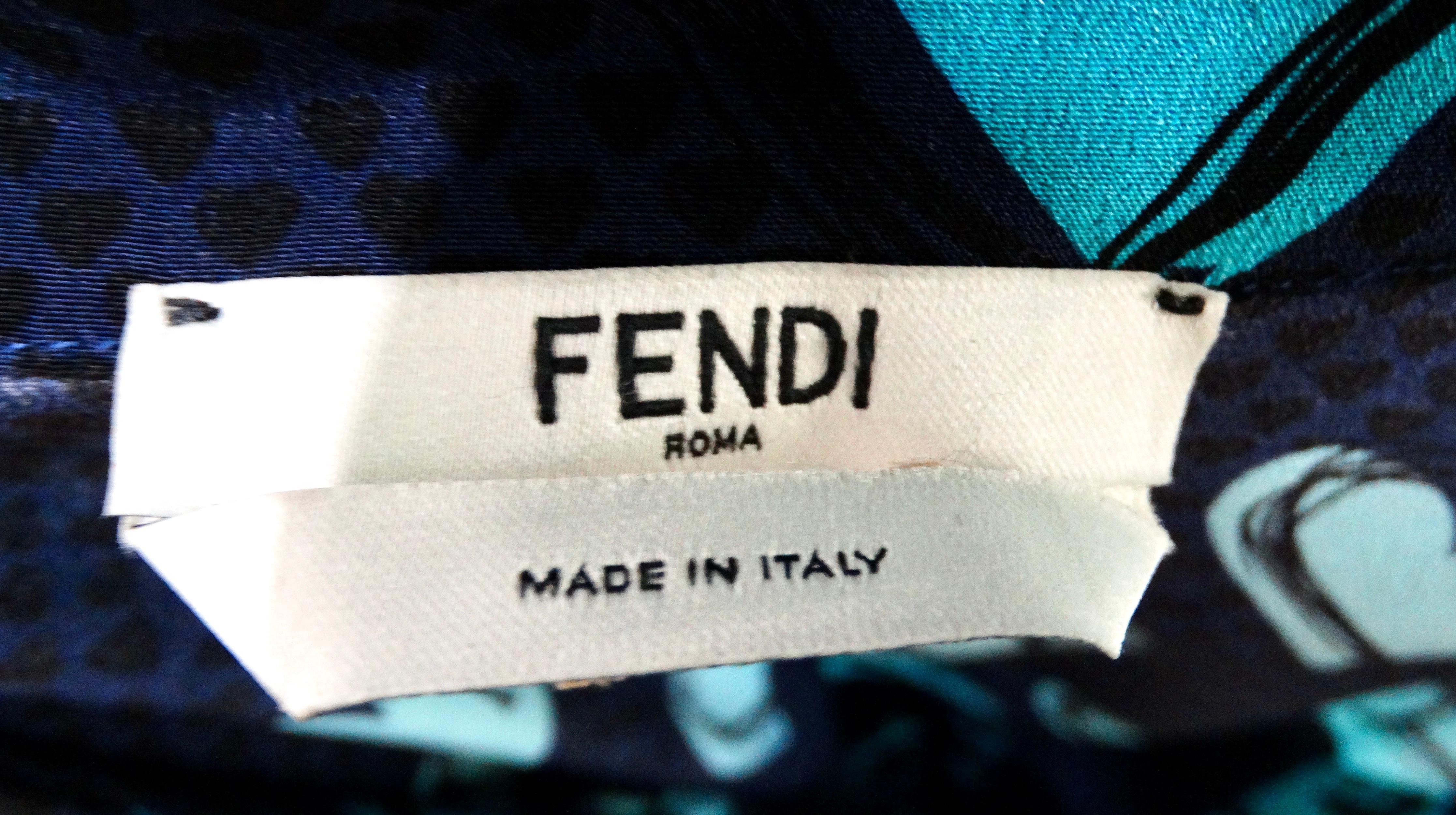 Fendi Blue Heart Print Silk Cold Shoulder Button-Up Long Sleeve Blouse (Chemisier à manches longues boutonné en soie imprimée en forme de cœur) en vente 4