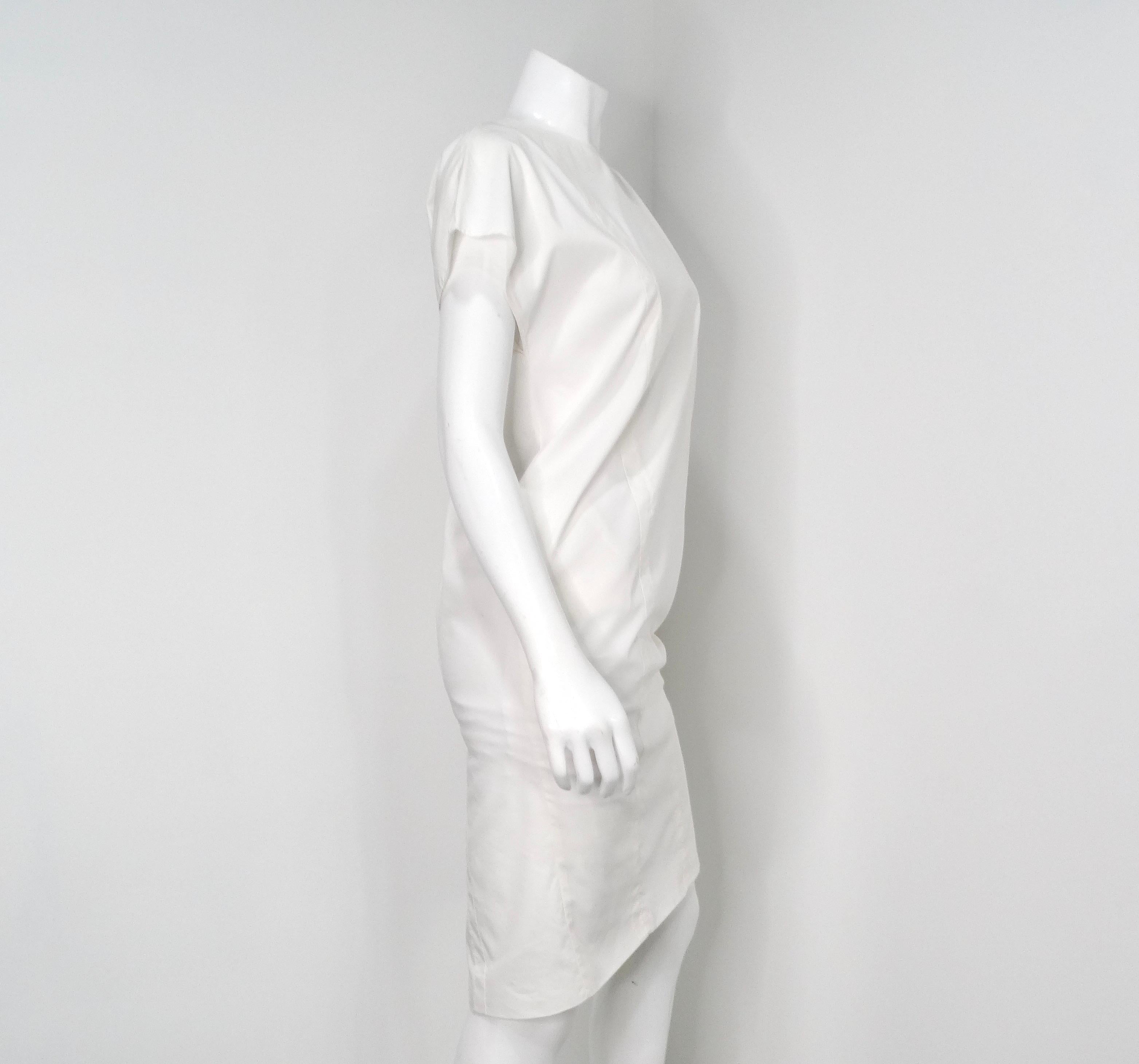 Abito Shift con zip e occhielli di Prada in bianco e oro in vendita 3