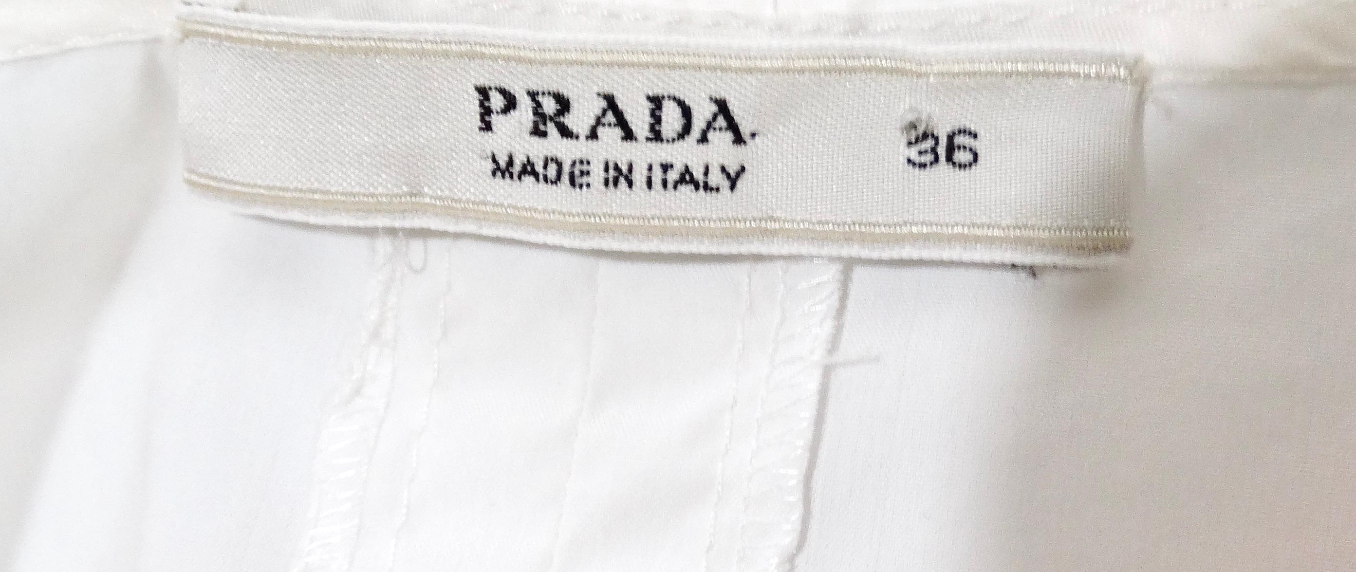 Abito Shift con zip e occhielli di Prada in bianco e oro in vendita 6