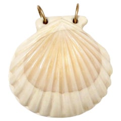 14k Gold Scallop Shell Necklace Pendant circa 1970s