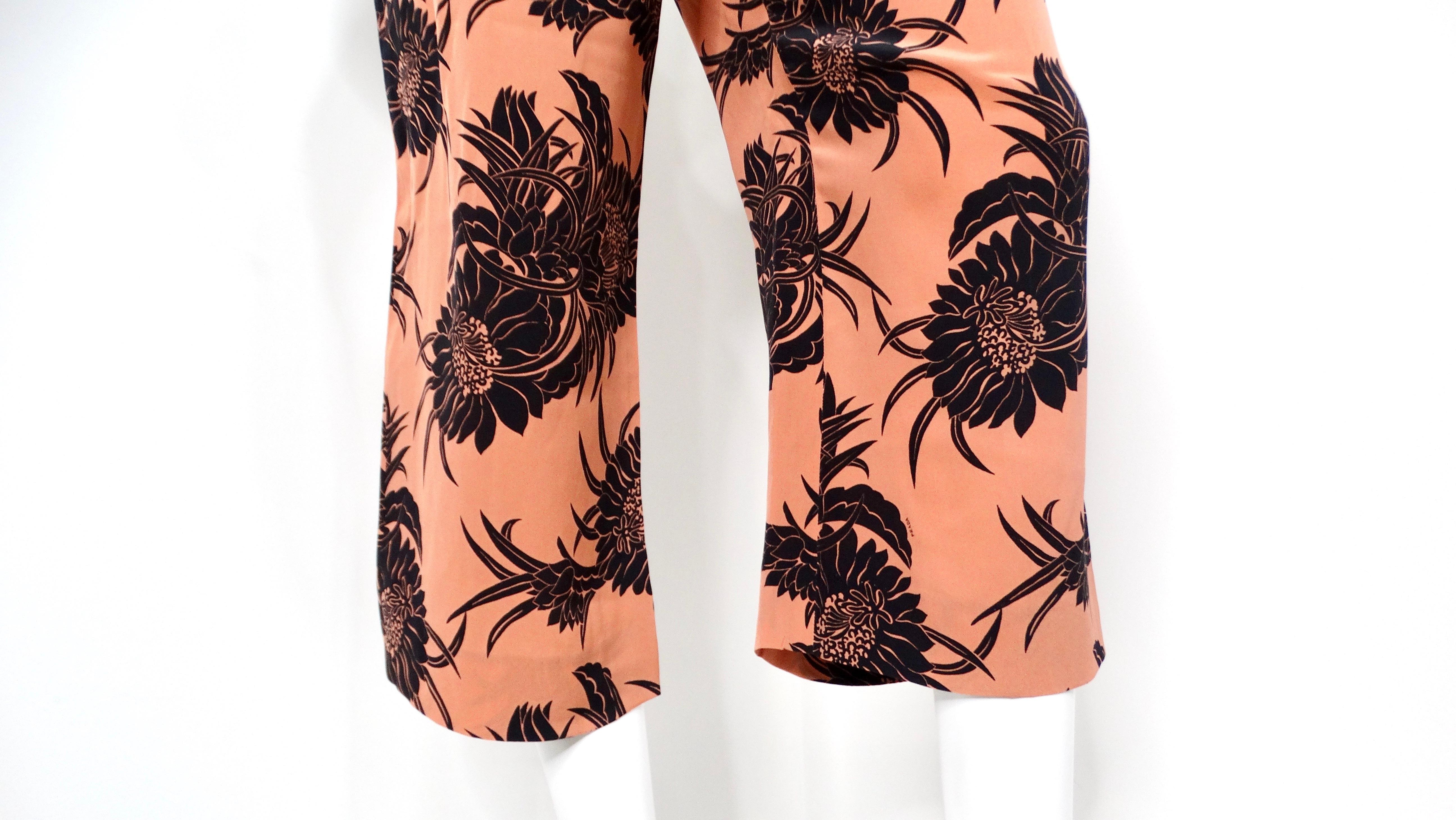 Pantalon court en soie imprimé hibiscus rose Prada circa 2014 Bon état - En vente à Scottsdale, AZ