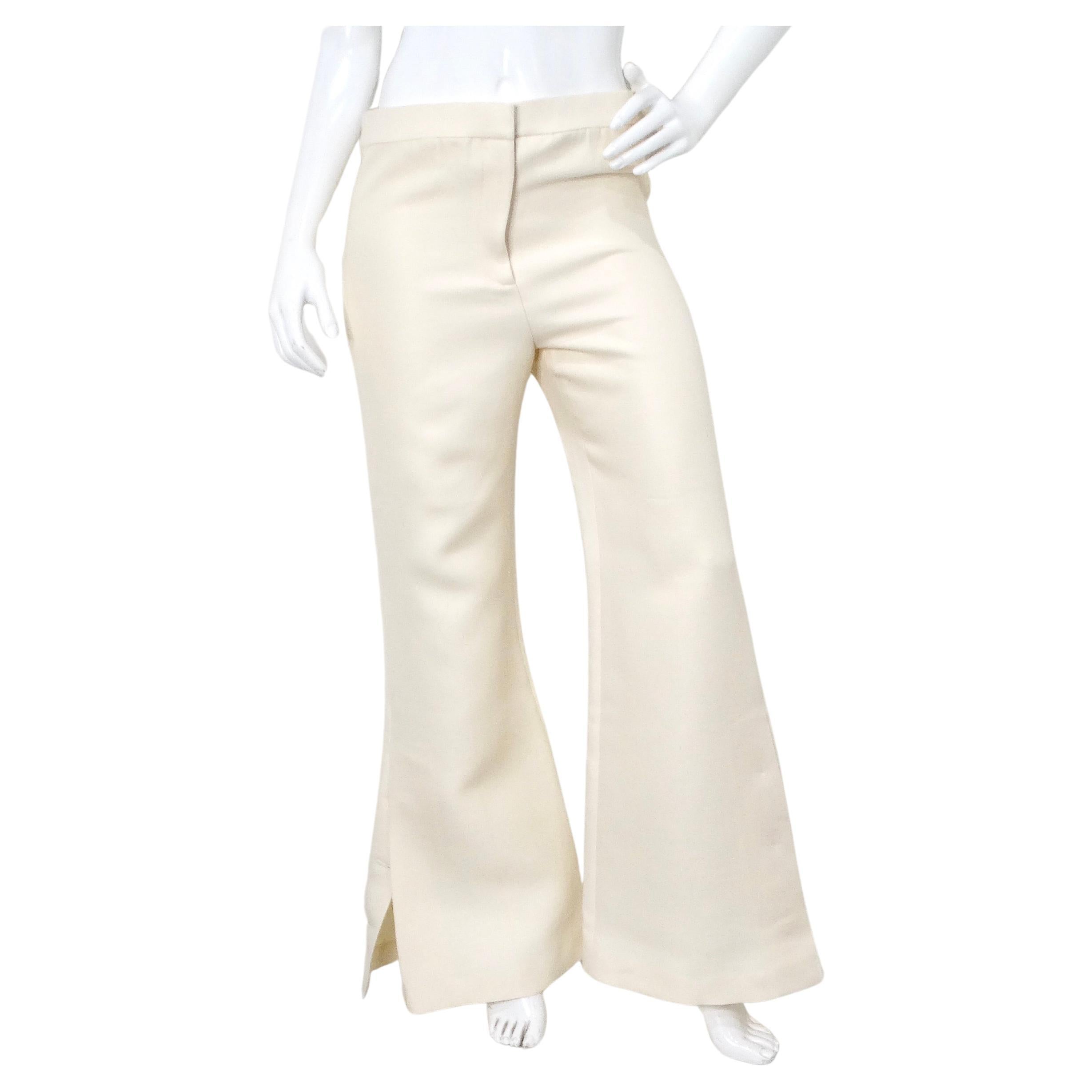 Pantalon évasé à jambe large et à taille haute, crème, Celine en vente