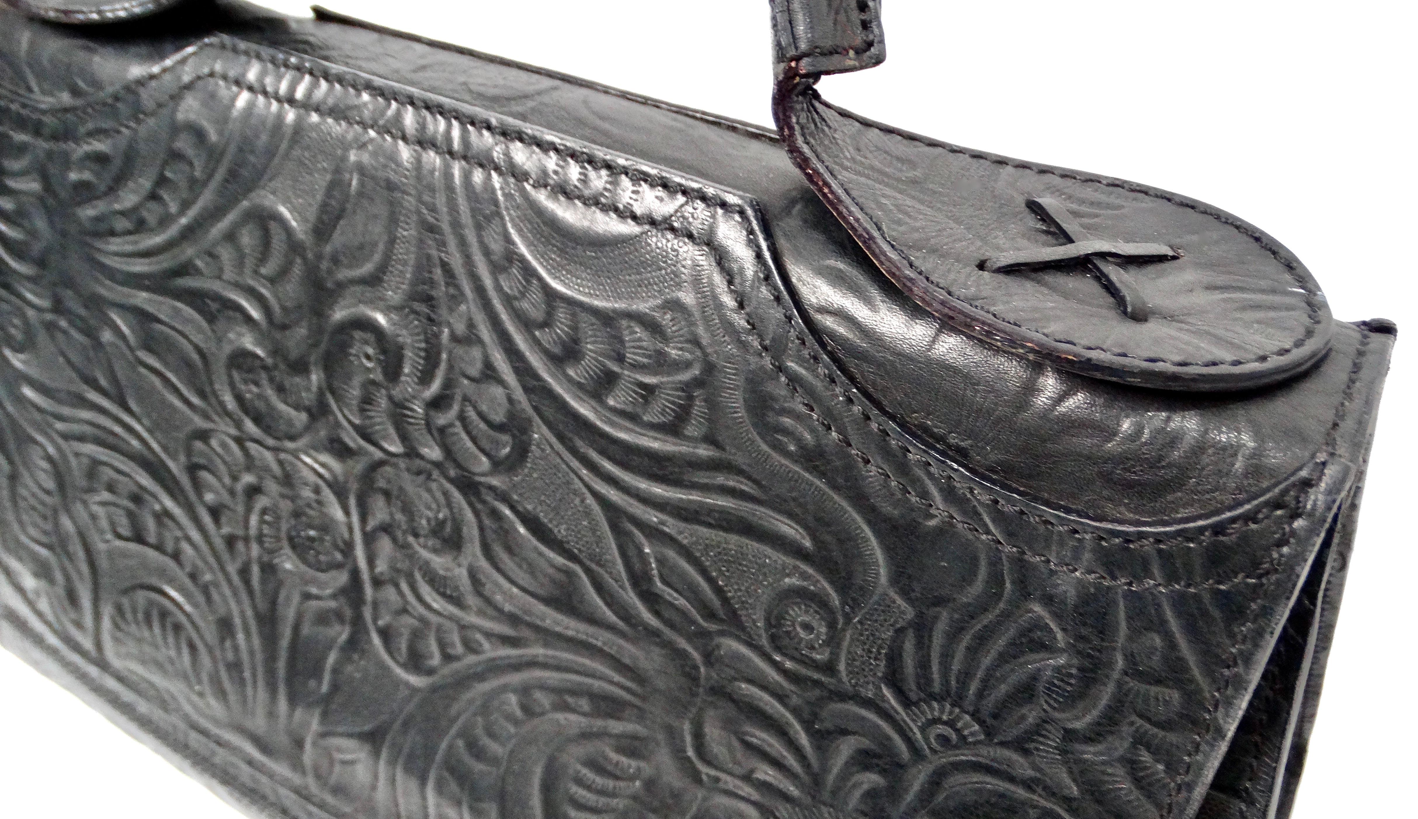 Bolso con solapa de piel negra con estampado floral de Fendi circa años 70 Negro en venta