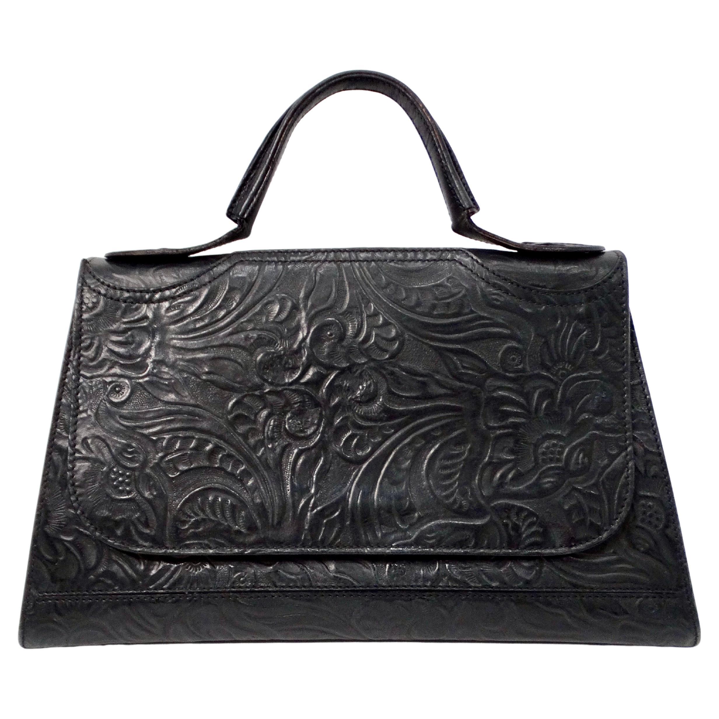 Bolso con solapa de piel negra con estampado floral de Fendi circa años 70 en venta