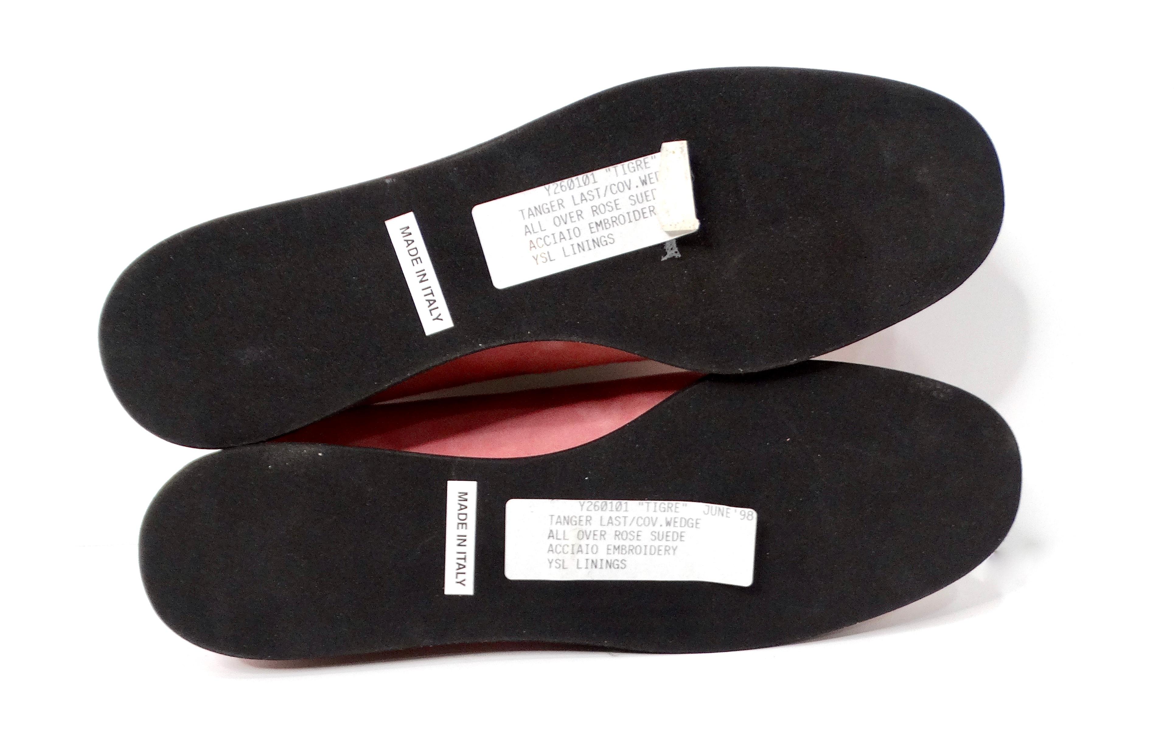 Mocasines con cuña cubierta bordados en ante rosa Yves Saint Laurent circa 1998 en venta 4
