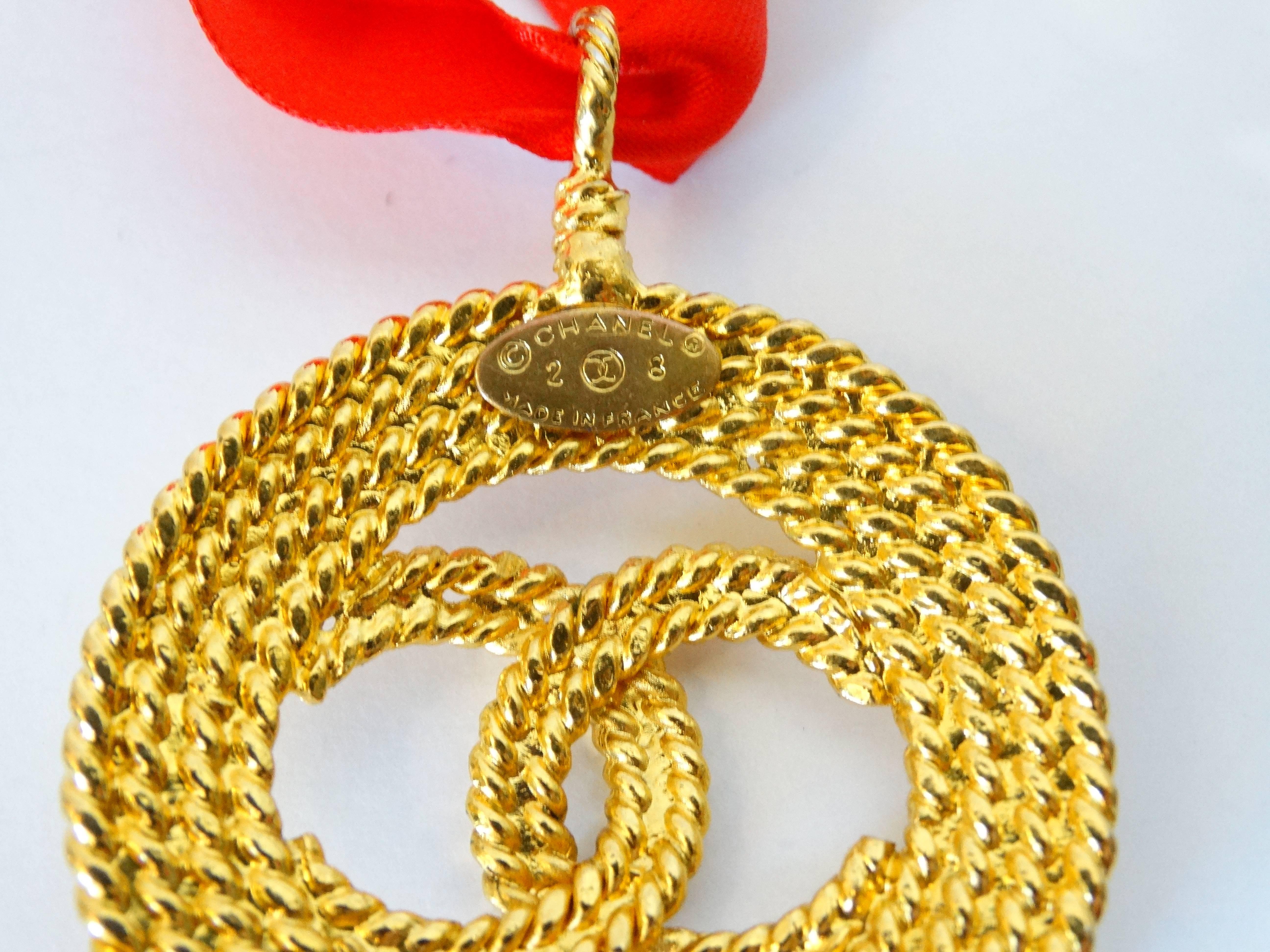 1980s Chanel CC Medallion Pendent Choker Necklace  3