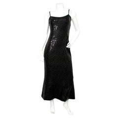 Vestido largo de tirantes finos con lentejuelas negras de Chanel, de alrededor de 2002