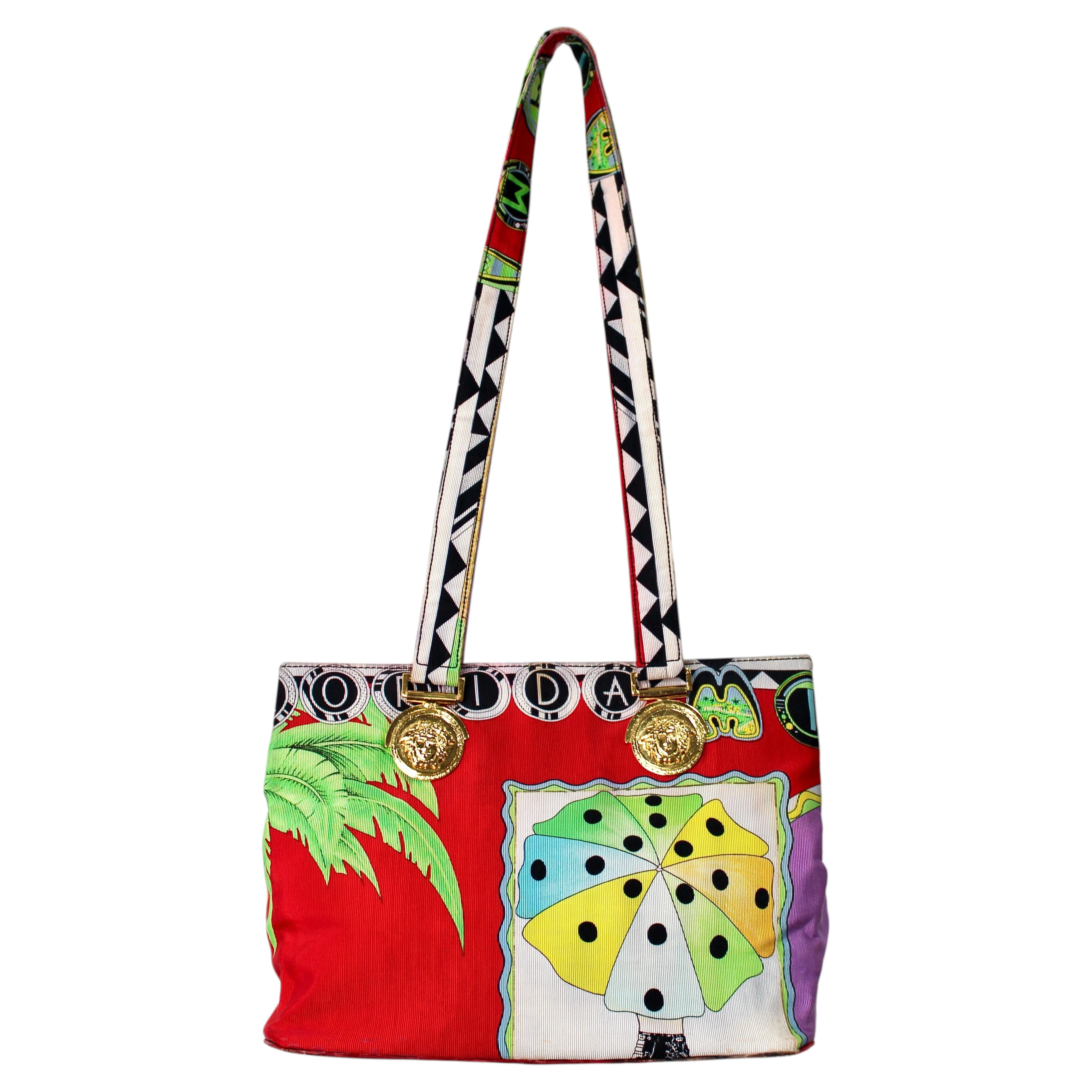 Bolso mini tote de Gianni Versace Couture «Miami» con estampado multicolor, de alrededor de 1993 en venta