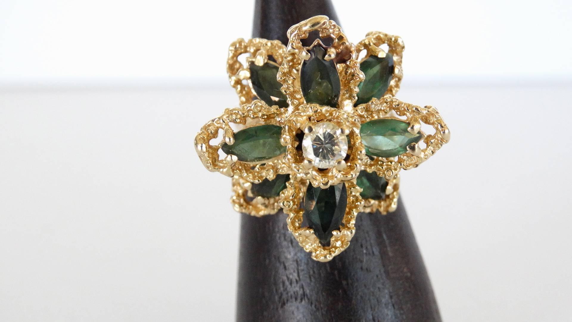 Taglio marquise Anello con fiore di tormalina verde e diamante in vendita