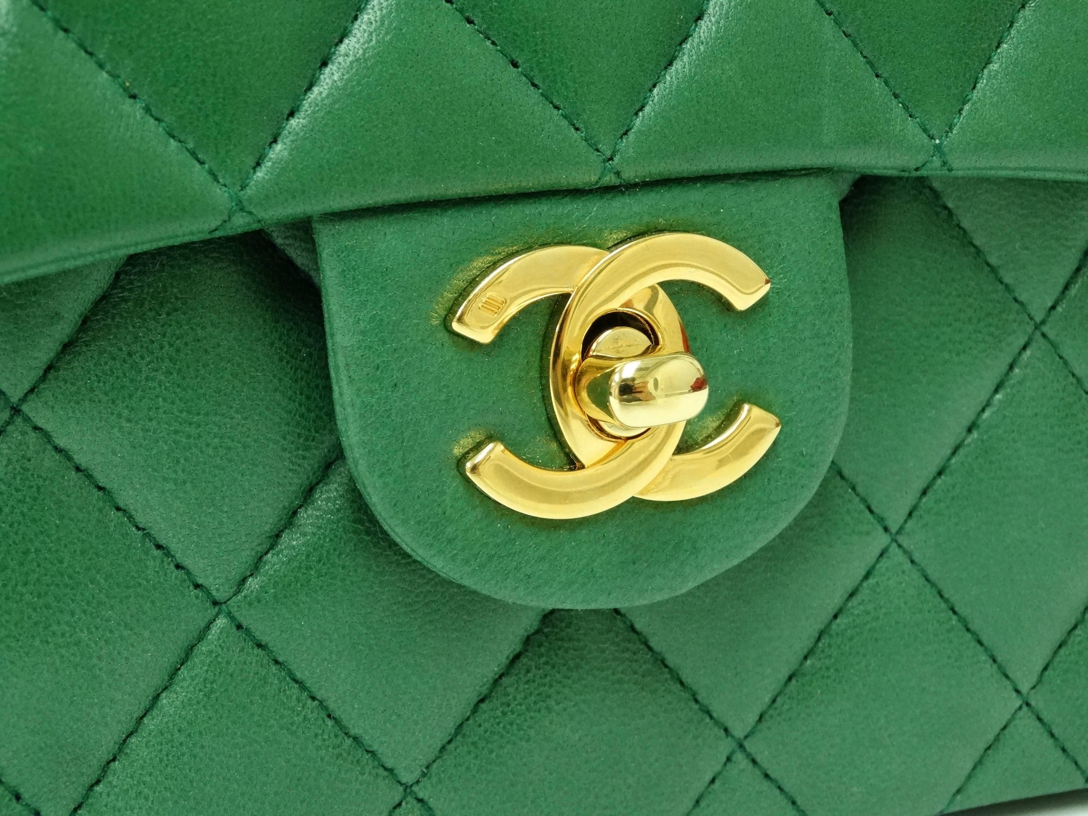 1990s Chanel Quilted Leather Shoulder Bag  In Excellent Condition In Scottsdale, AZ