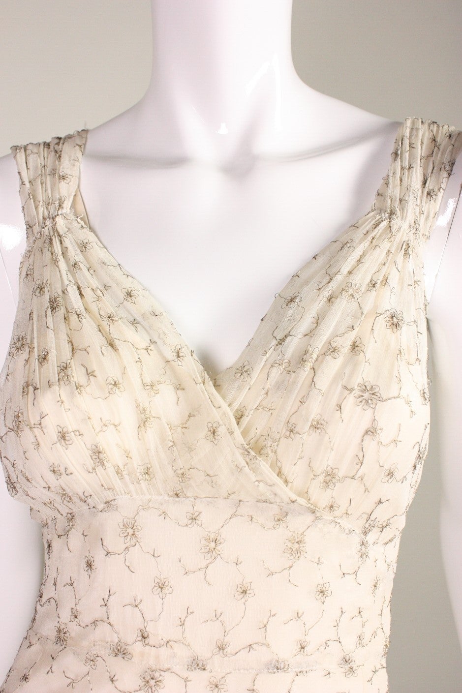 Gold Embroidered Chiffon Gown, 1930s  For Sale 2
