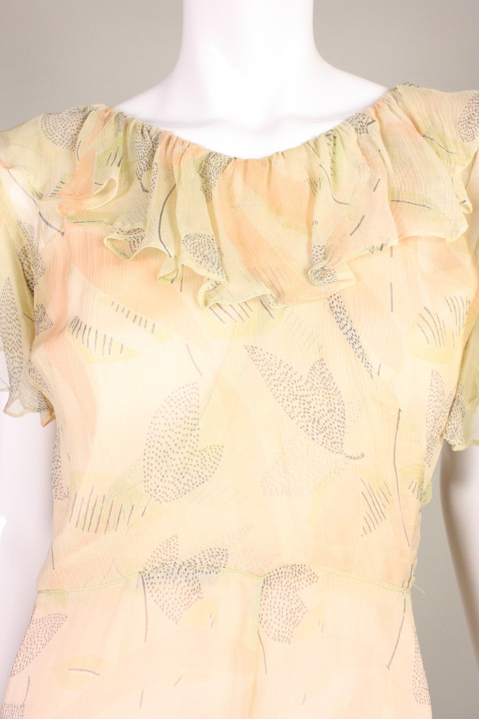 1930's Floral Printed Chiffon Dress In Good Condition In Los Angeles, CA