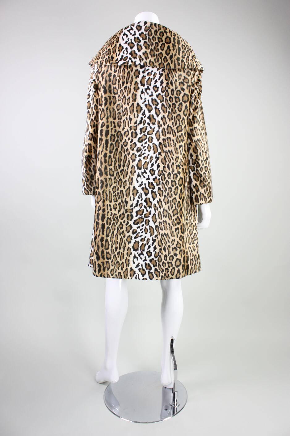 Women's Moschino Leopard Print Coat with Portrait Collar For Sale