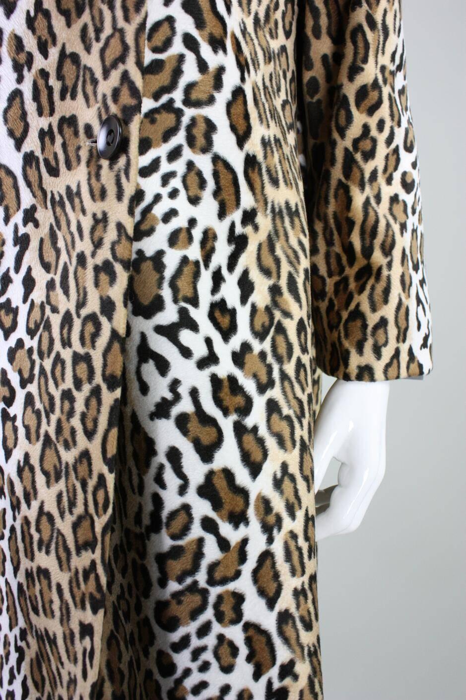 Moschino Leopard Print Coat with Portrait Collar For Sale 3