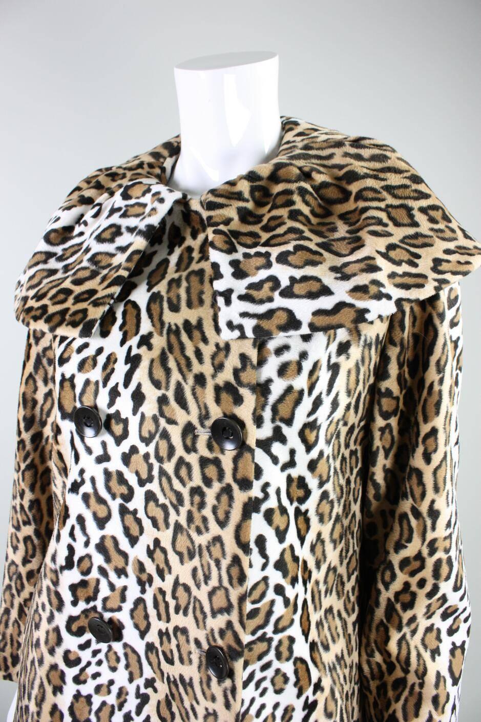 Moschino Leopard Print Coat with Portrait Collar For Sale 2