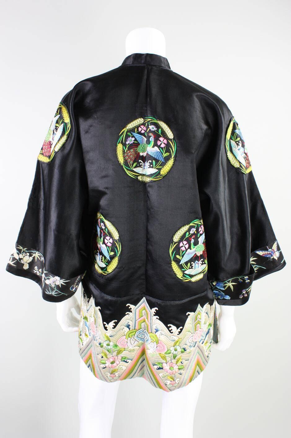 1930's Chinese Embroidered Silk Jacket In Excellent Condition For Sale In Los Angeles, CA