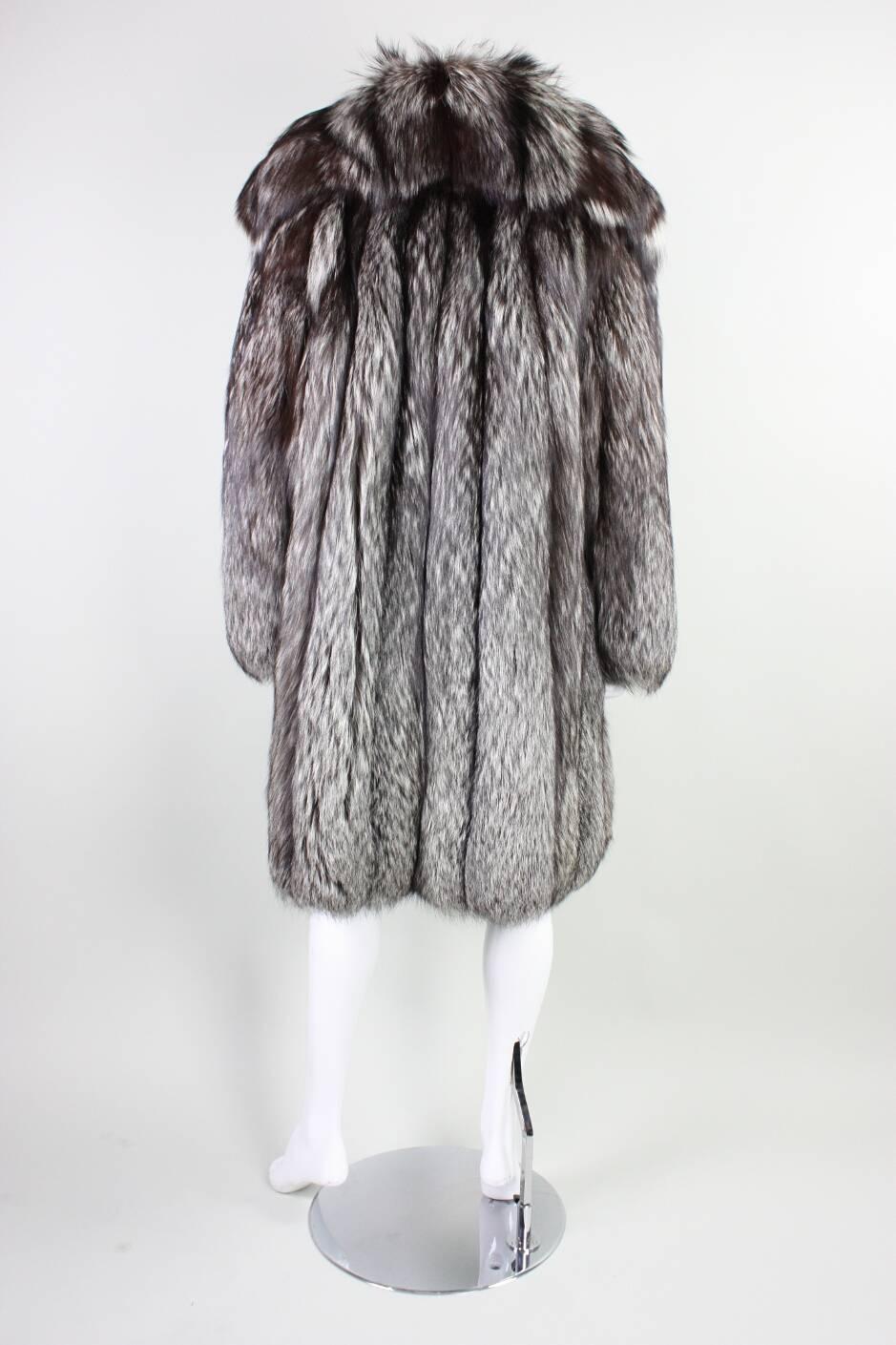 Women's Vintage Silver Fox Fur Coat For Sale