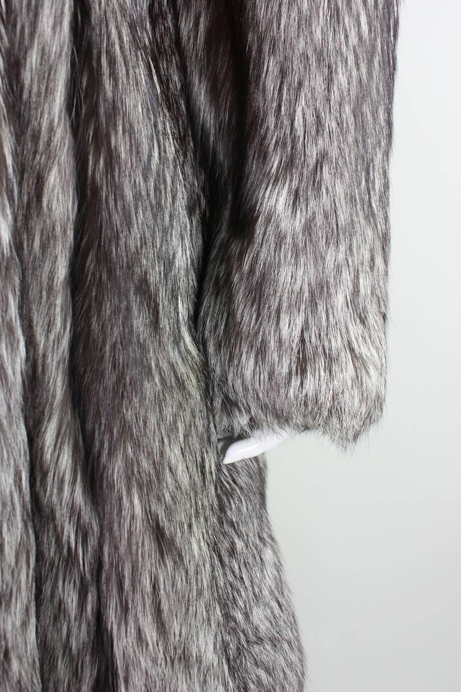 Vintage Silver Fox Fur Coat For Sale 3