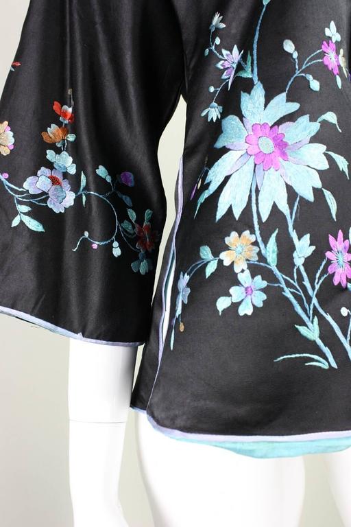 1930's Chinese Silk Jacket with Hand Embroidery For Sale 2