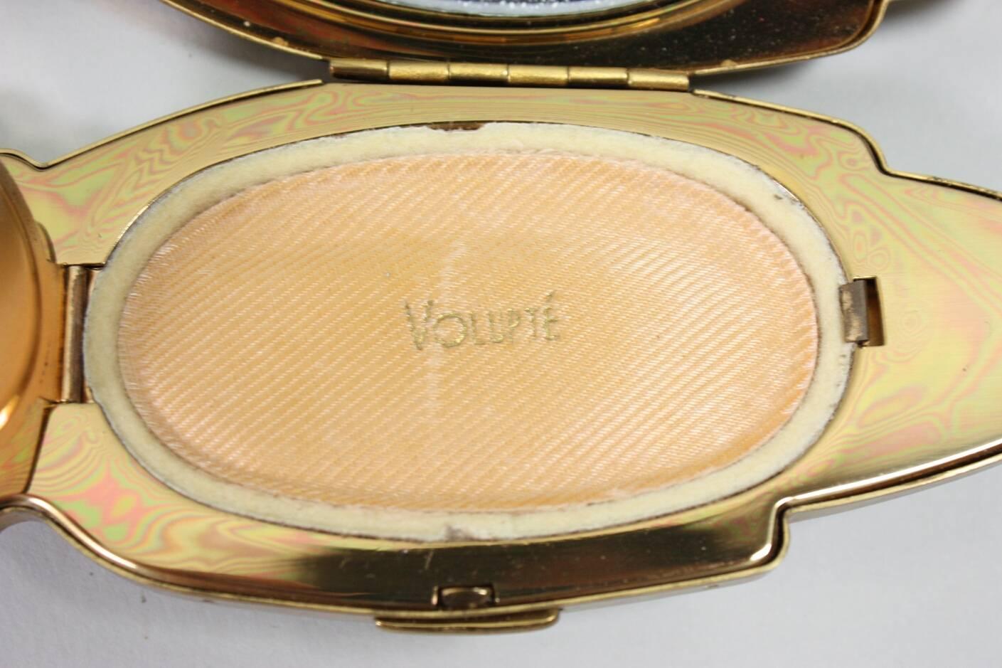 1940's Volupte Figural Hand Compact In Excellent Condition In Los Angeles, CA