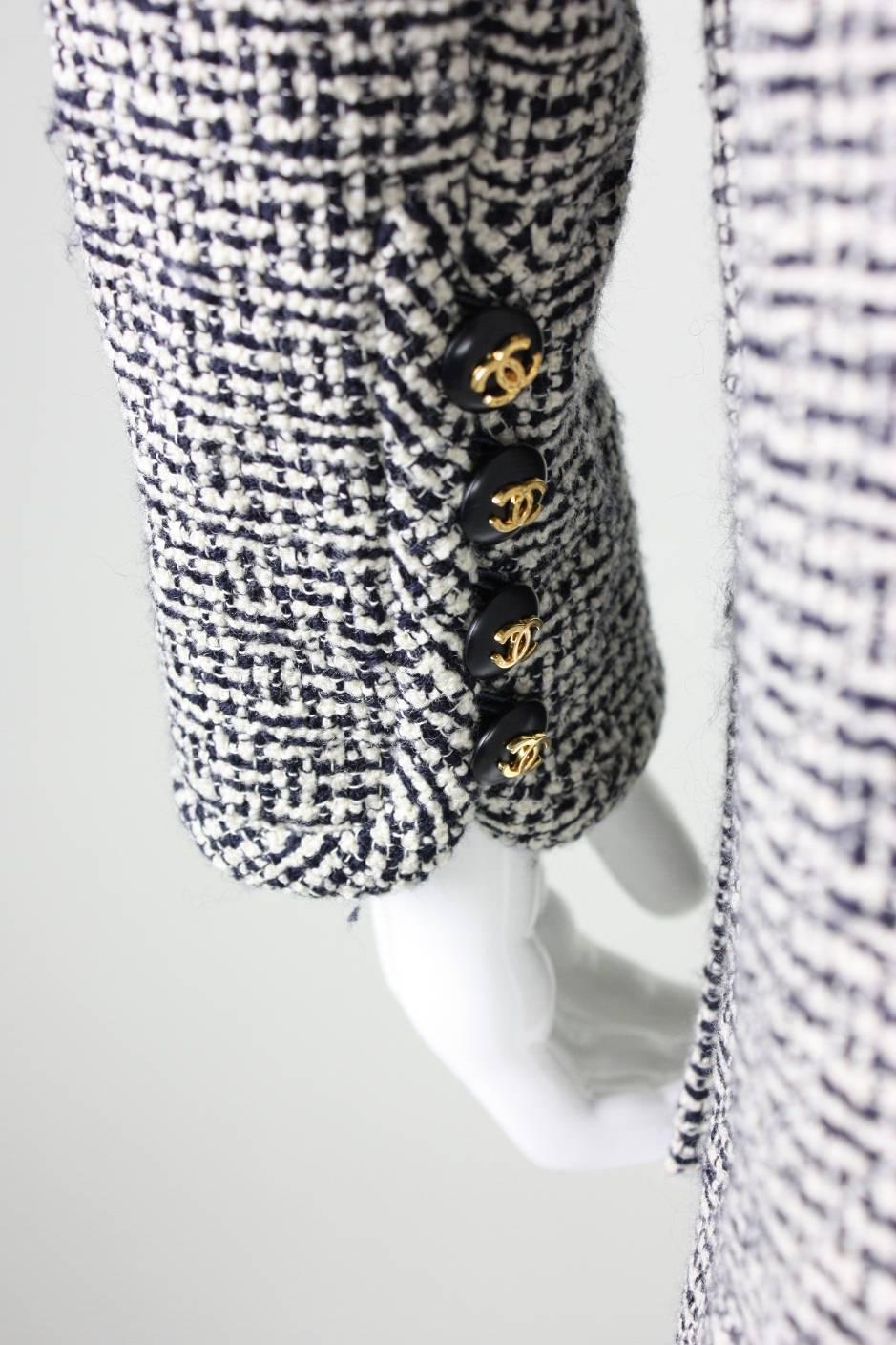 1980's Chanel Wool Boucle Jacket  For Sale 2