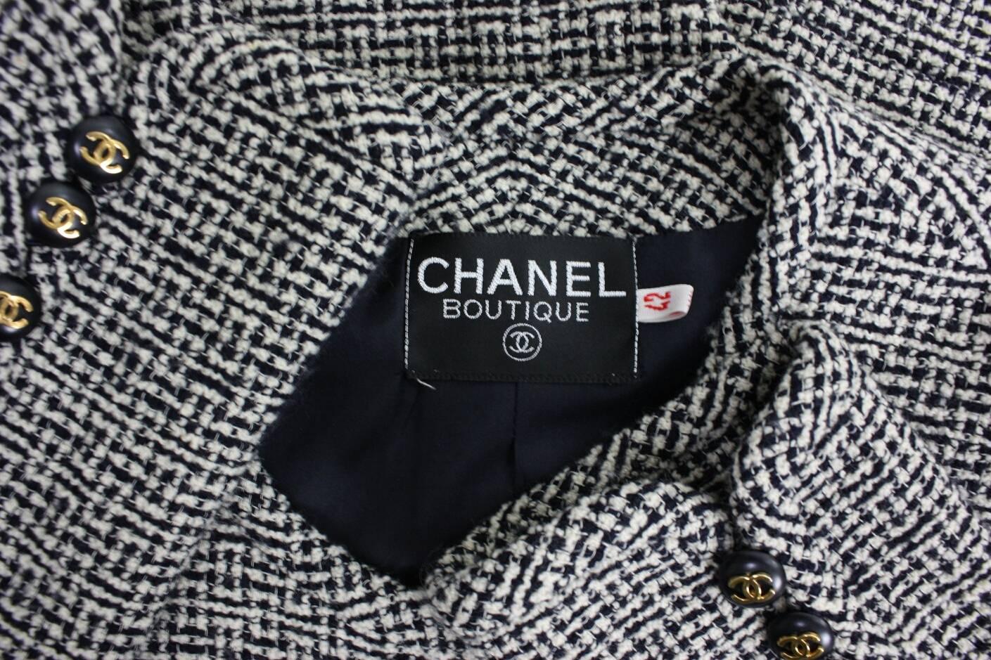 1980's Chanel Wool Boucle Jacket  For Sale 3