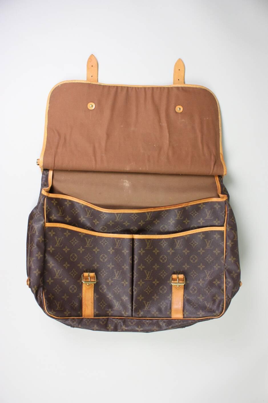 Women's or Men's 1990's Louis Vuitton Sac Chasse Monogram Canvas Luggage For Sale