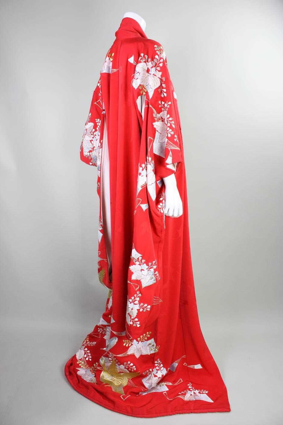 Japanese Red Wedding Kimono with Crane Embroidery For Sale 1