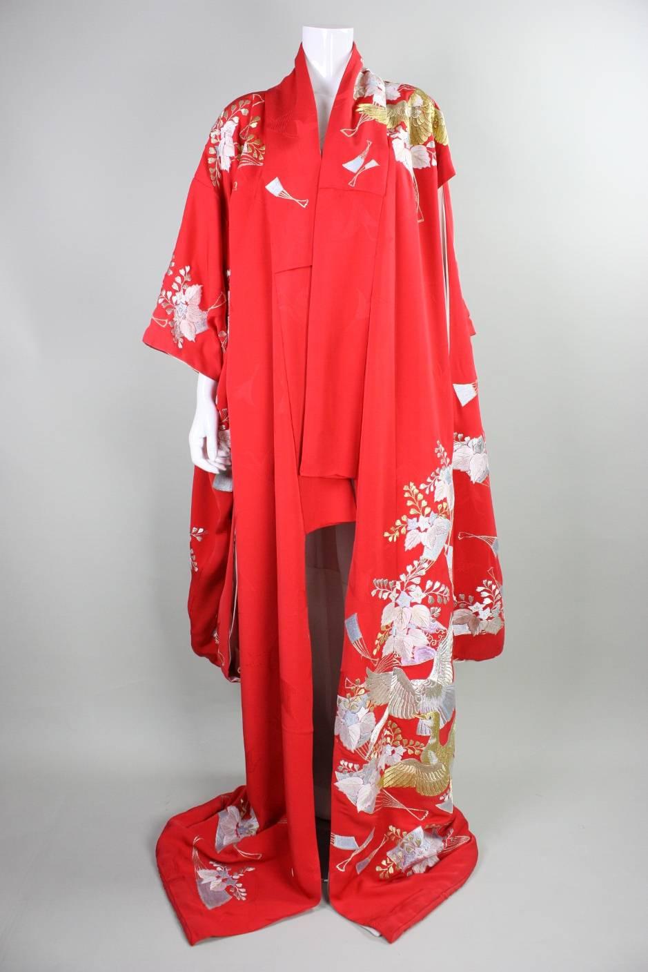 Japanese Red Wedding Kimono with Crane Embroidery In Excellent Condition For Sale In Los Angeles, CA