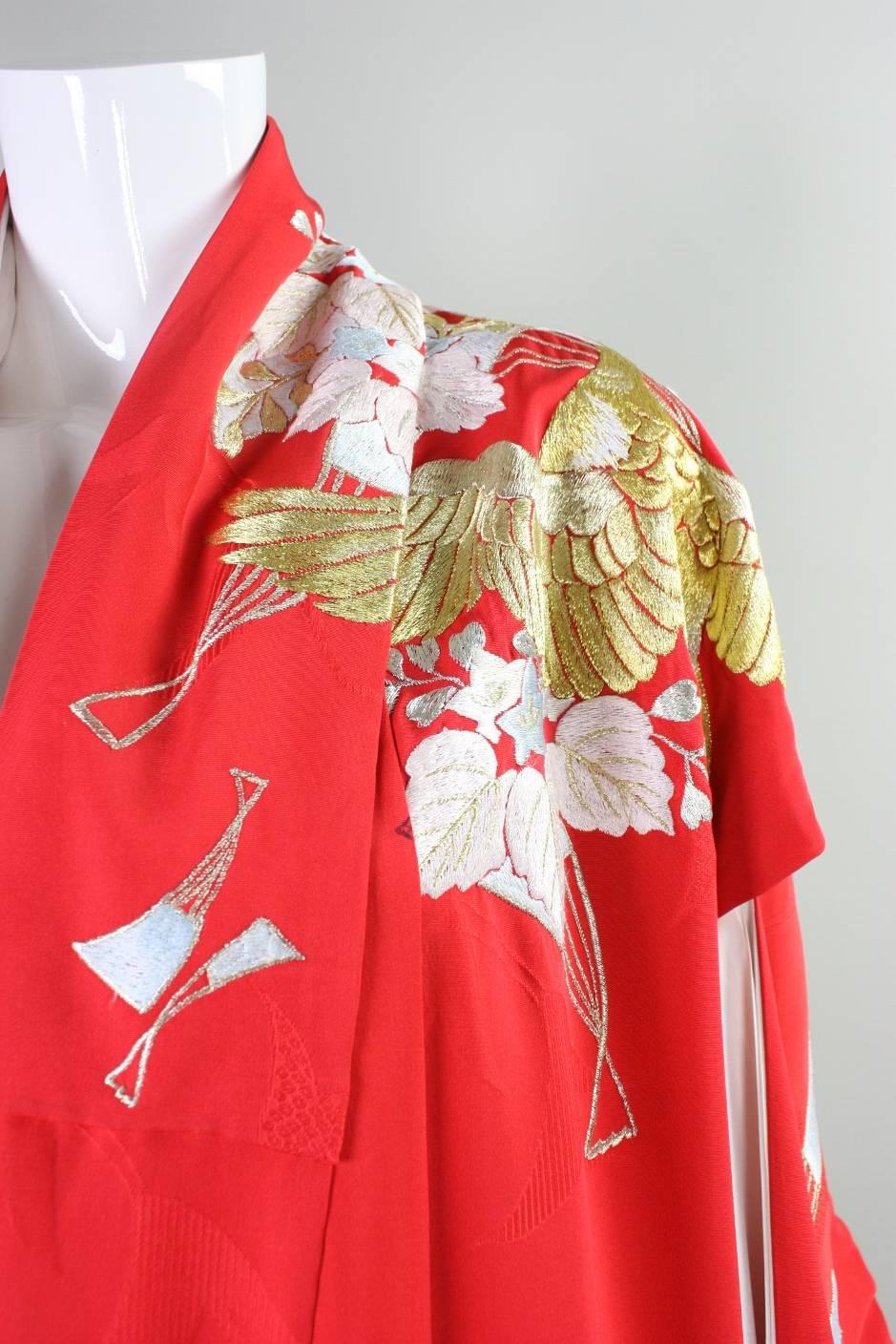 Japanese Red Wedding Kimono with Crane Embroidery For Sale 3