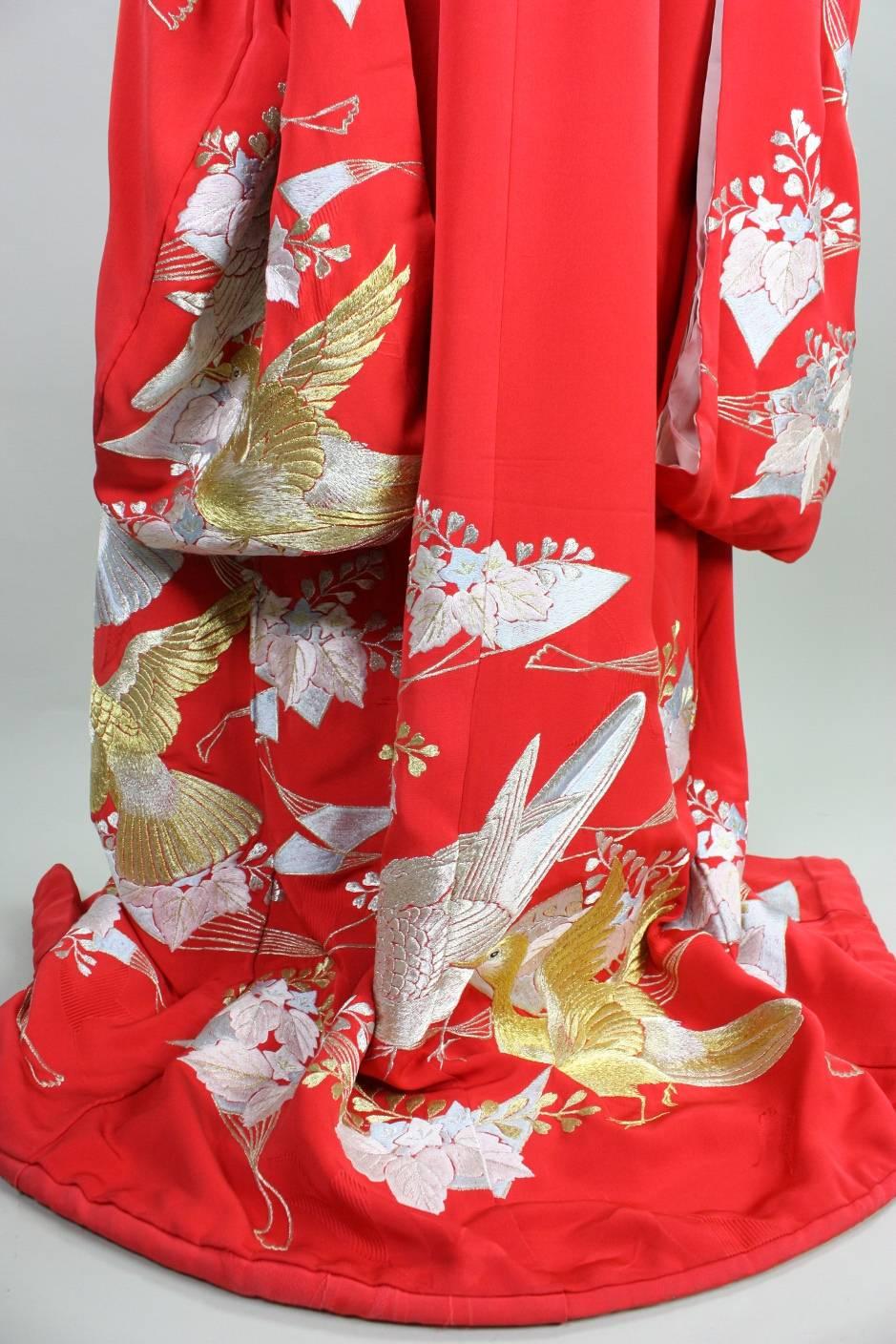Japanese Red Wedding Kimono with Crane Embroidery For Sale 5