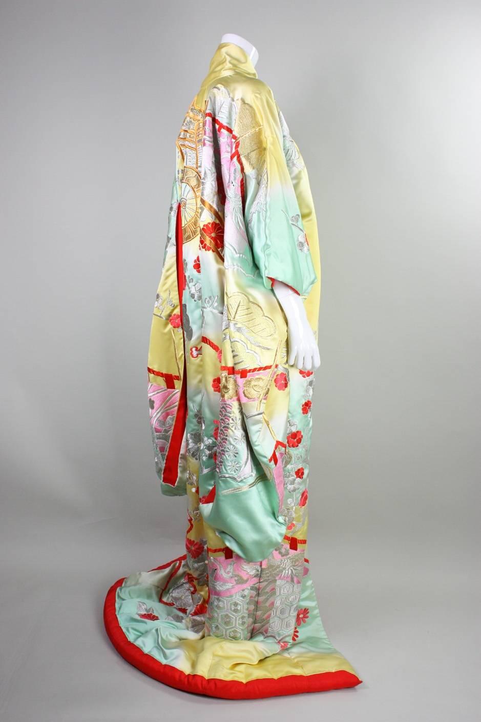 Vintage Japanese Embroidered Wedding Kimono with Allover Embroidery In Good Condition For Sale In Los Angeles, CA
