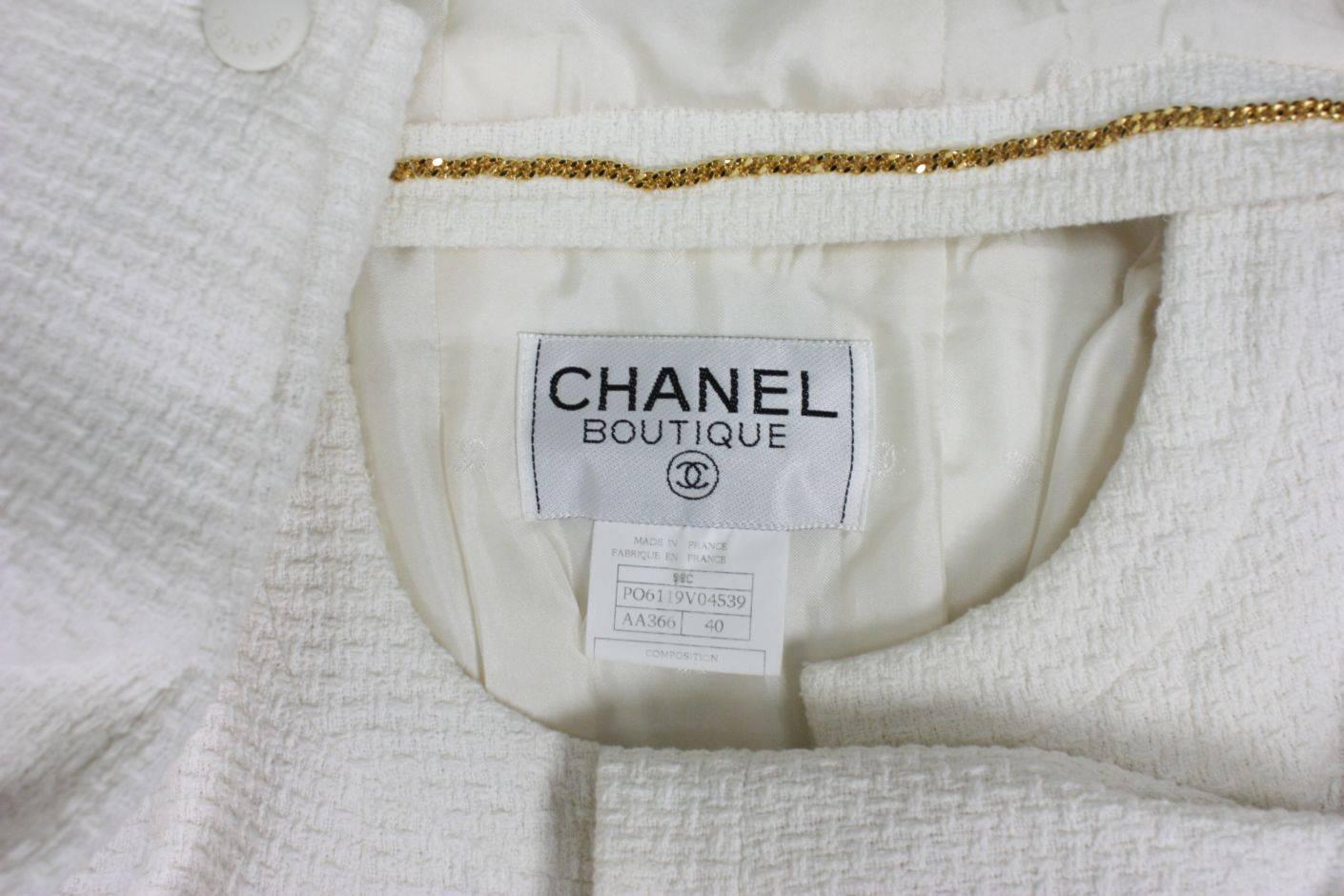 1990's Chanel Cropped White Textured Jacket For Sale 3