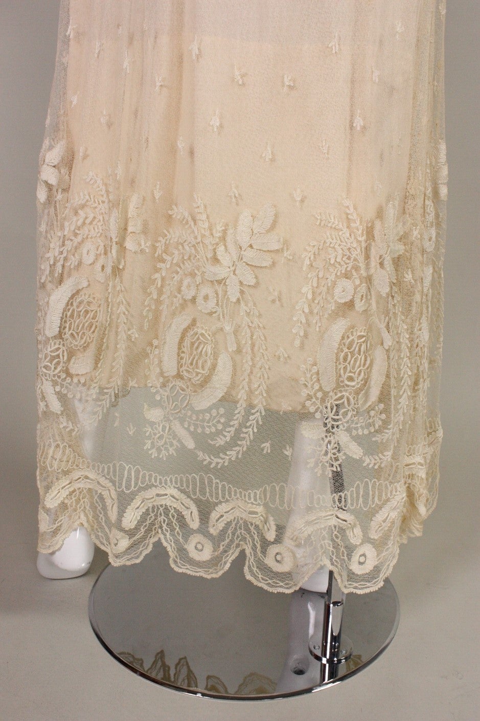 Cream Net Dress with Embroidery, 1910s For Sale 4