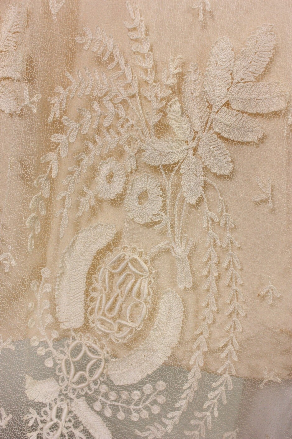 Cream Net Dress with Embroidery, 1910s For Sale 3