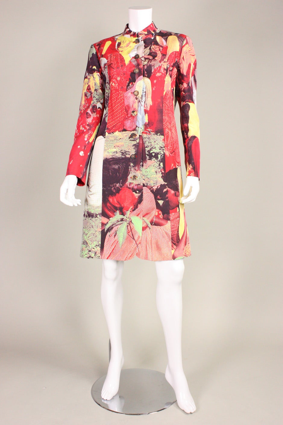 Vintage coat from Moschino dates to the 1990's and is made of durable silk that is printed with a bold photo realistic print.  Center front button closure.  Hip pockets.  Fully lined.

Labeled size IT 44, FR 40, GB 12, and US 10.

Bust: