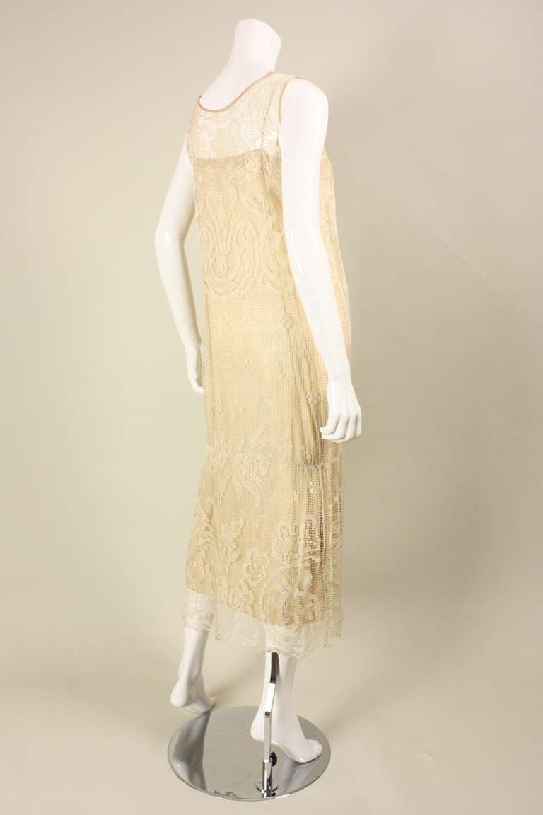 1920's Ecru Filet Lace Sheath Dress In Excellent Condition In Los Angeles, CA