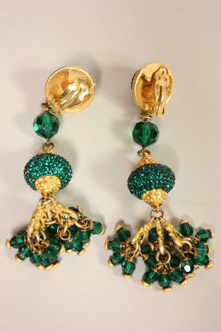 Deanna Hamro Gold-Toned Dangle Earrings In Excellent Condition In Los Angeles, CA