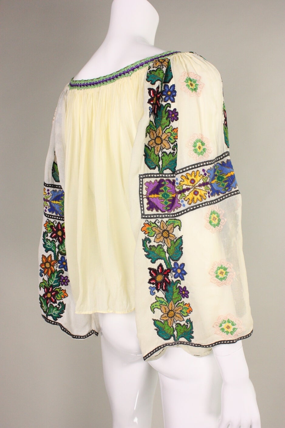 1930's Eastern European Embroidered Blouse In Excellent Condition In Los Angeles, CA