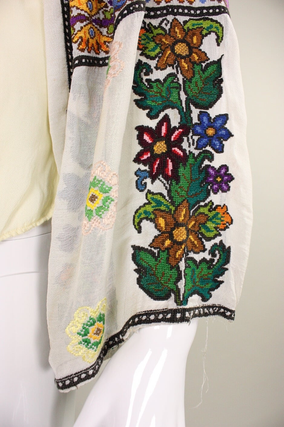 1930's Eastern European Embroidered Blouse 3